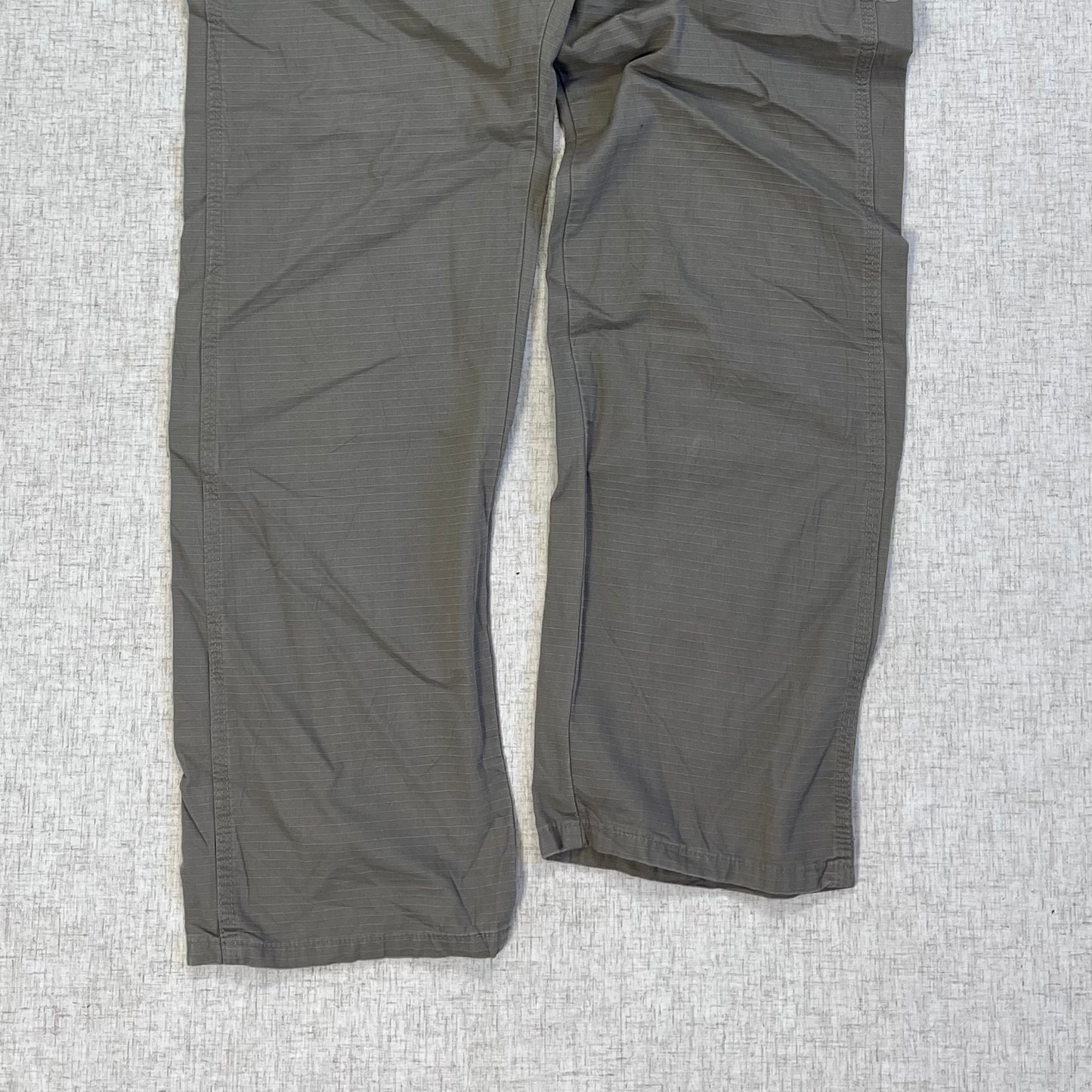 Thrifted – Jean Carpenter Gris Claro Wrangler Riggs Talla 34x32 USA (CL 48) | Cintura 45 cm | Largo 111 cm | Talón 22 cm