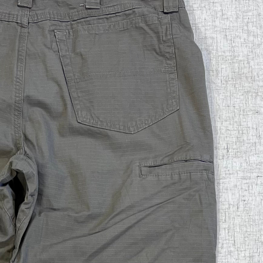 Thrifted – Jean Carpenter Gris Claro Wrangler Riggs Talla 34x32 USA (CL 48) | Cintura 45 cm | Largo 111 cm | Talón 22 cm