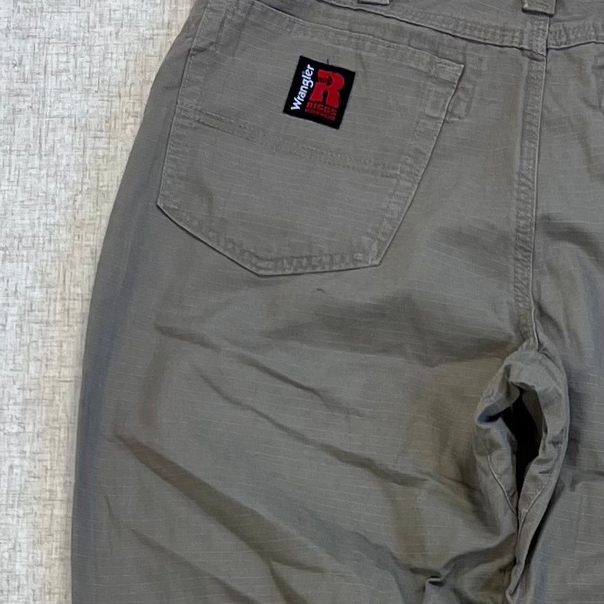 Thrifted – Jean Carpenter Gris Claro Wrangler Riggs Talla 34x32 USA (CL 48) | Cintura 45 cm | Largo 111 cm | Talón 22 cm