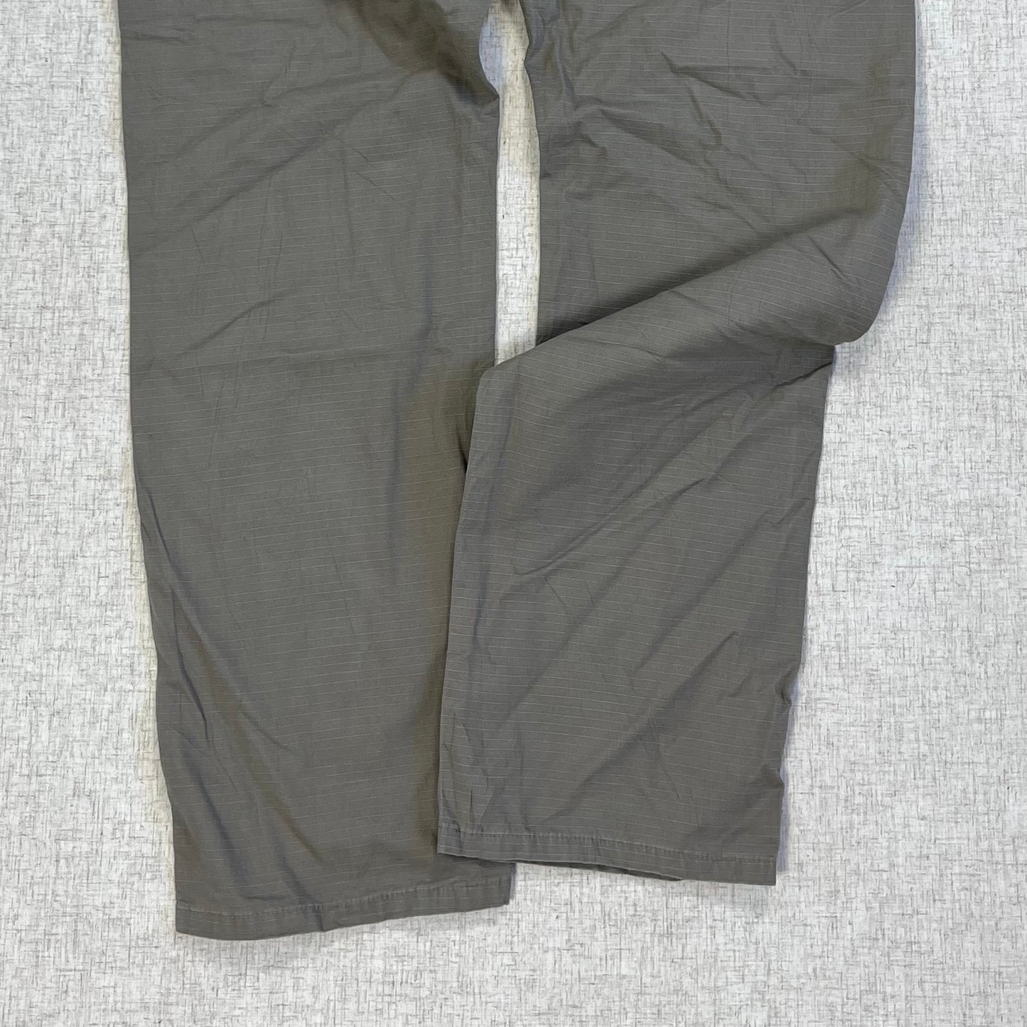 Thrifted – Jean Carpenter Gris Claro Wrangler Riggs Talla 34x32 USA (CL 48) | Cintura 45 cm | Largo 111 cm | Talón 22 cm